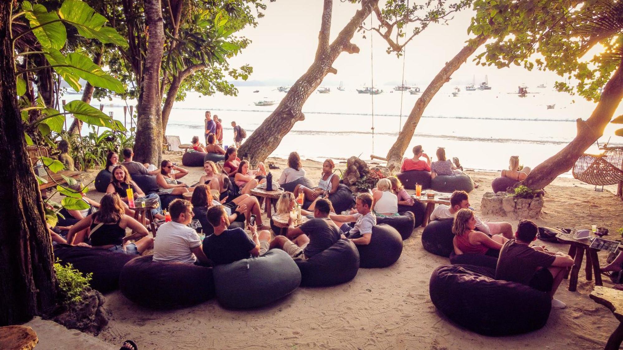 Sip Sunset Hostel And Lounge 爱妮岛 外观 照片